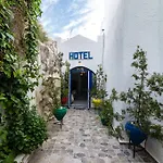Captain Manolis Hotel 2*