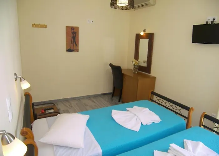 Captain Manolis Páros