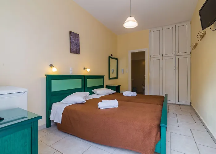 Captain Manolis Páros