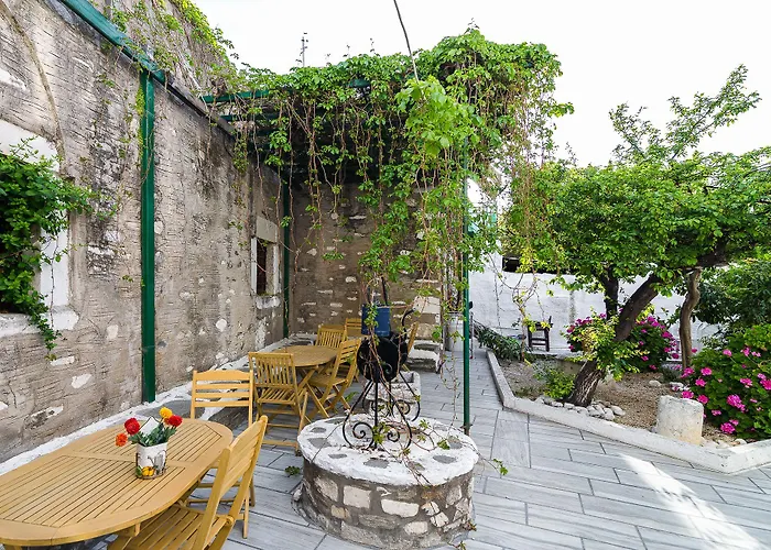 Captain Manolis Páros