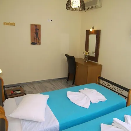 Captain Manolis Páros